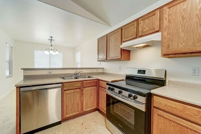 Building Photo - READY TO VIEW NOW! Bright, Open Floorplan w/ Brand New Interior Paint & Carpet!
