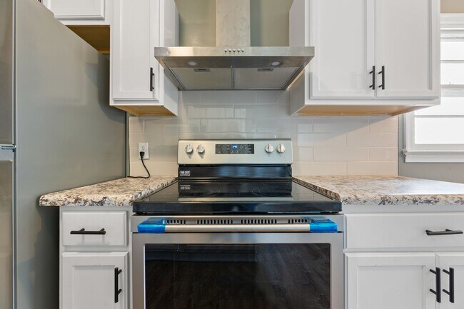 Building Photo - 4655 Curtis Ave