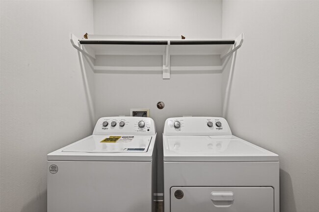 Building Photo - 5823 Fresh View Ct