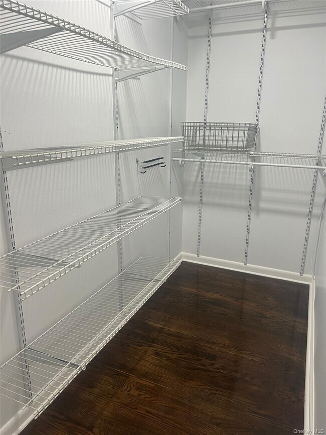 Building Photo - 8 Brevoort Dr