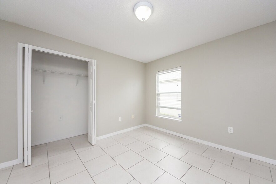Building Photo - 5070 Silver Thistle Ln