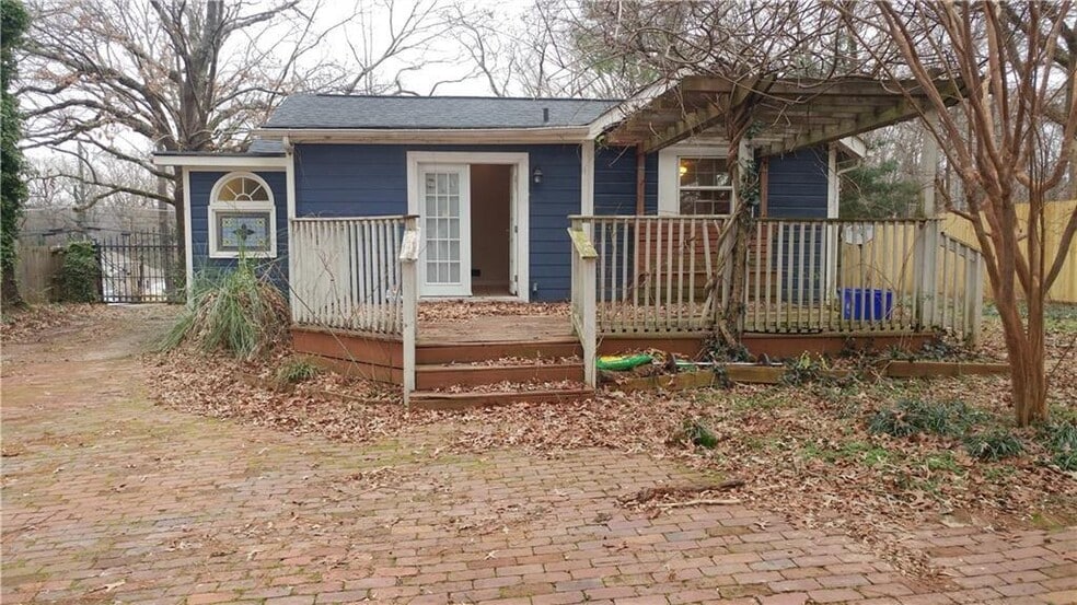 Building Photo - 1505 Eastland Rd SE