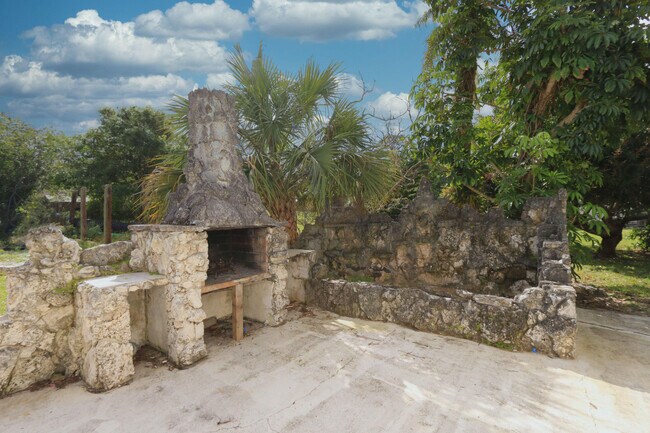 Building Photo - 4916 Silver Oak Dr