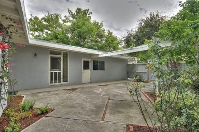 Building Photo - BEST VALUE IN PA!!  Charming Eichler, Midtown location, GREAT PA schools, EASY commute!
