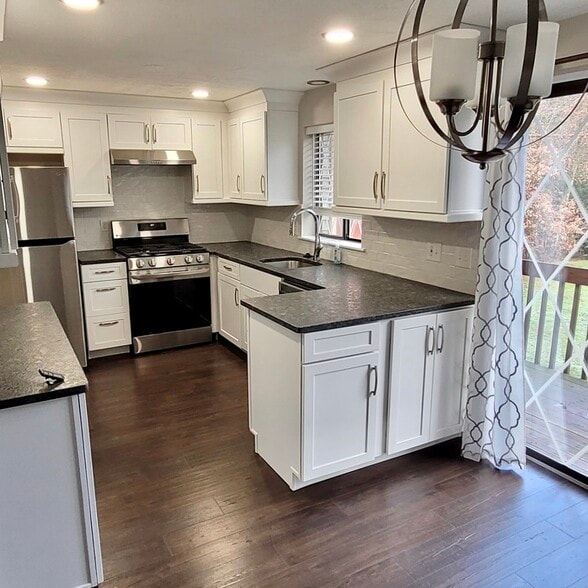 Building Photo - 16 Rollins Ct