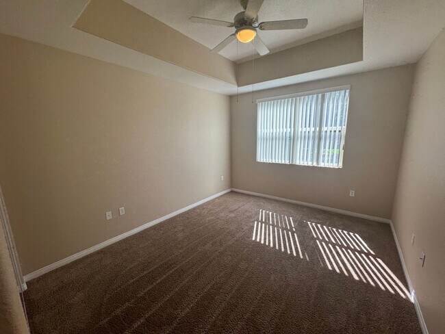 Building Photo - SPACIOUS BOTTOM FLOOR 2 BEDROOM IN THE GATED MANHATTAN CONDOS