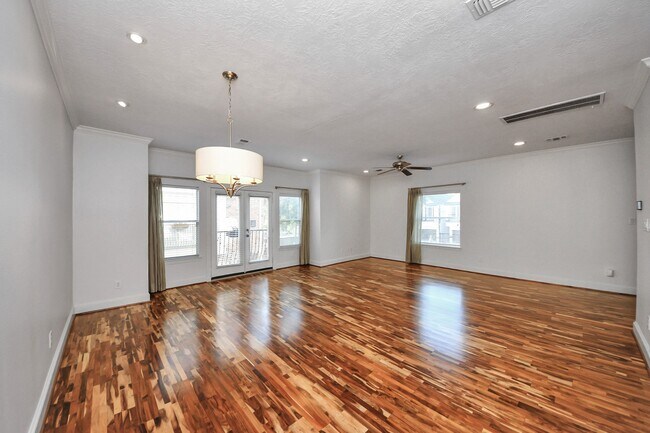 Building Photo - 911 W 21st St