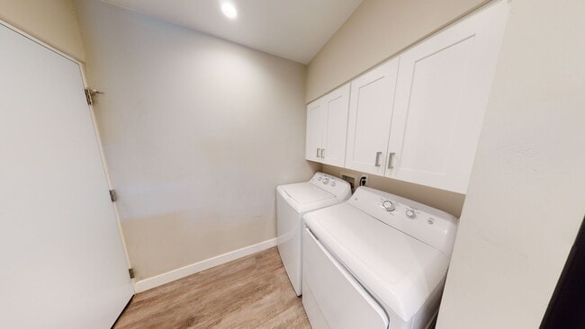 Building Photo - Newly Renovated, Quick to Campus (Lease ou...