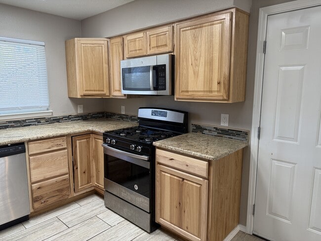 Building Photo - 4221 Penelope Pl NE