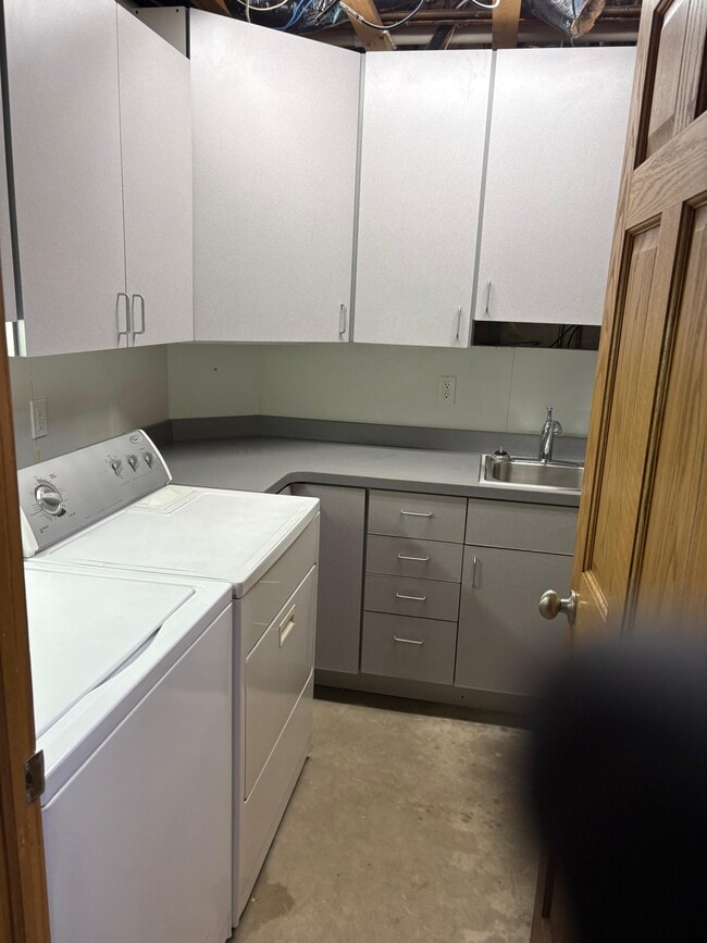 Building Photo - 1124 8th Ave SE