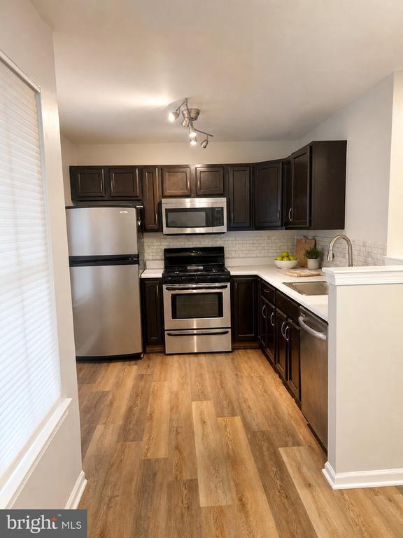 Building Photo - 635 Constellation Square SE