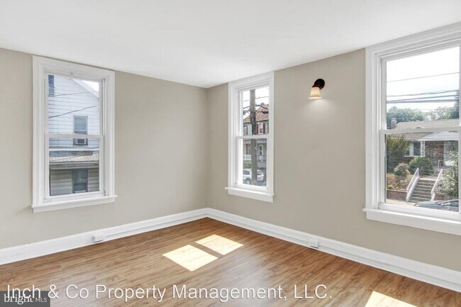 Building Photo - 4 br, 1 bath House - 461 Highland Street W...