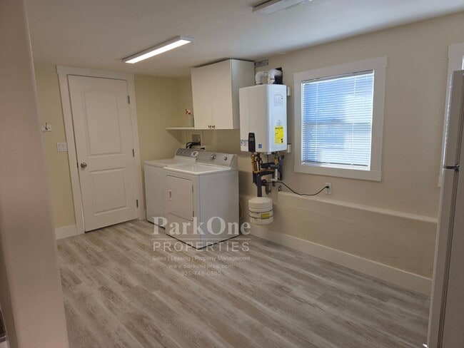 Building Photo - Great 4 Bedroom Home in the Heart of Albany!