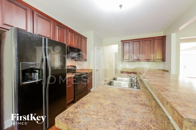 Building Photo - 6231 Cove Creek Dr