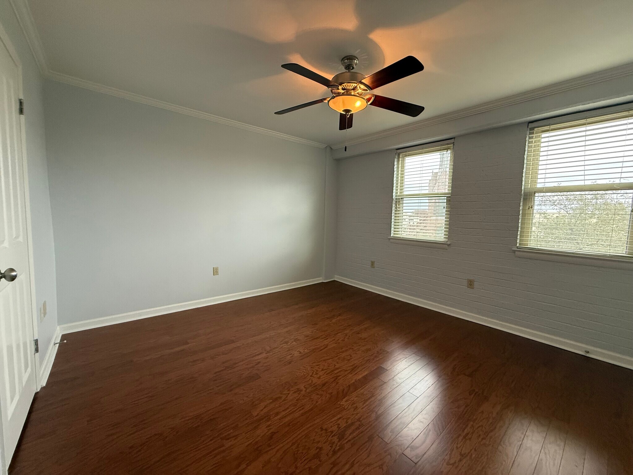 Building Photo - 3915 Saint Charles Ave