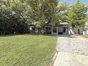 Building Photo - 3000 Knollwood Cir