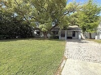 Building Photo - 3000 Knollwood Cir