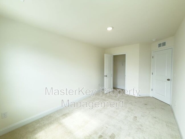 Building Photo - 74 Bloodroot St