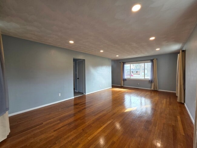 Building Photo - Carolanne Farms