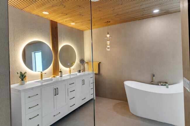 Building Photo - 13400 N Calusa Club Dr