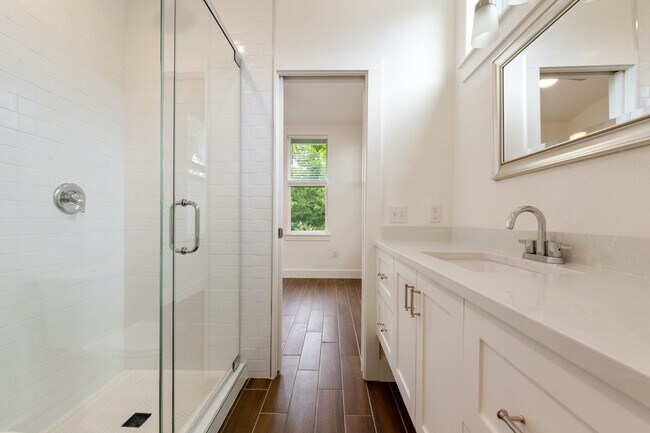 Building Photo - 4416 Rosedale Ave