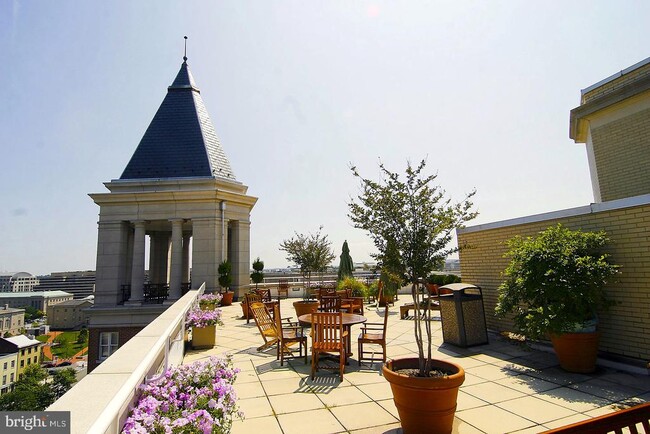 Building Photo - 601 Pennsylvania Ave NW