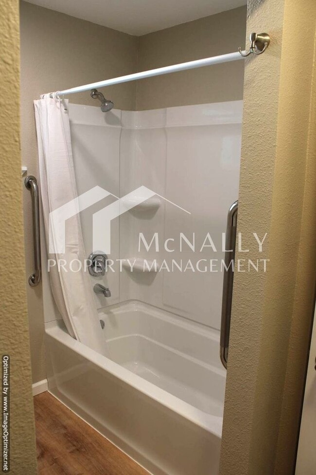 Building Photo - View 2-Bedroom Upper-Level Unit in Gig Harbor