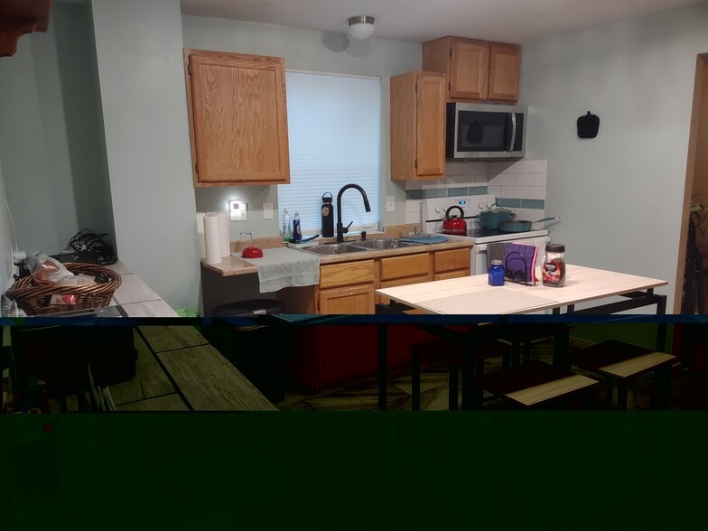 Kitchen - 4535 S Hummelstrasse Ln