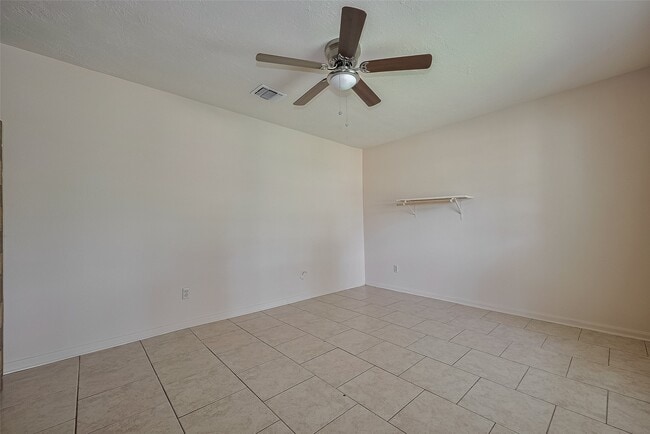 Building Photo - 9126 Willow Meadow Dr