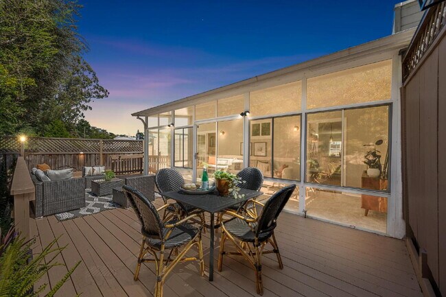 Building Photo - Beautiful 3 Bedroom 2 Bathroom Single Fami...