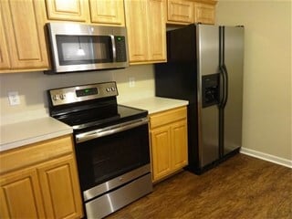 Building Photo - 225 Bainsbury Ln