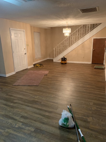 Building Photo - 914 Chemin Dr