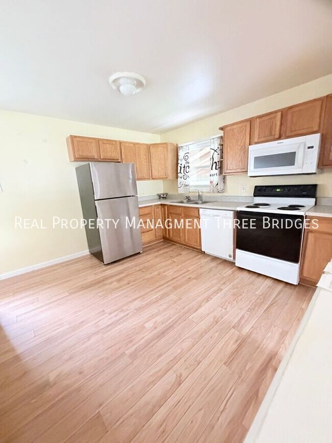 Building Photo - 1725 Fernbrook Dr