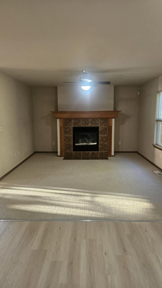 Building Photo - 1562 Packwood Ave