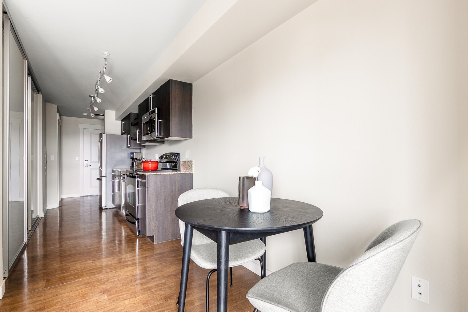 Building Photo - 215 10th Ave E