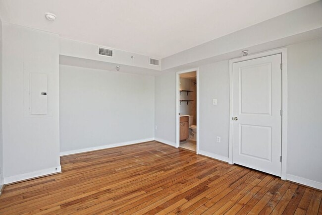 Building Photo - 420 16th St SE