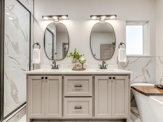 Building Photo - 2548 NW 131st St