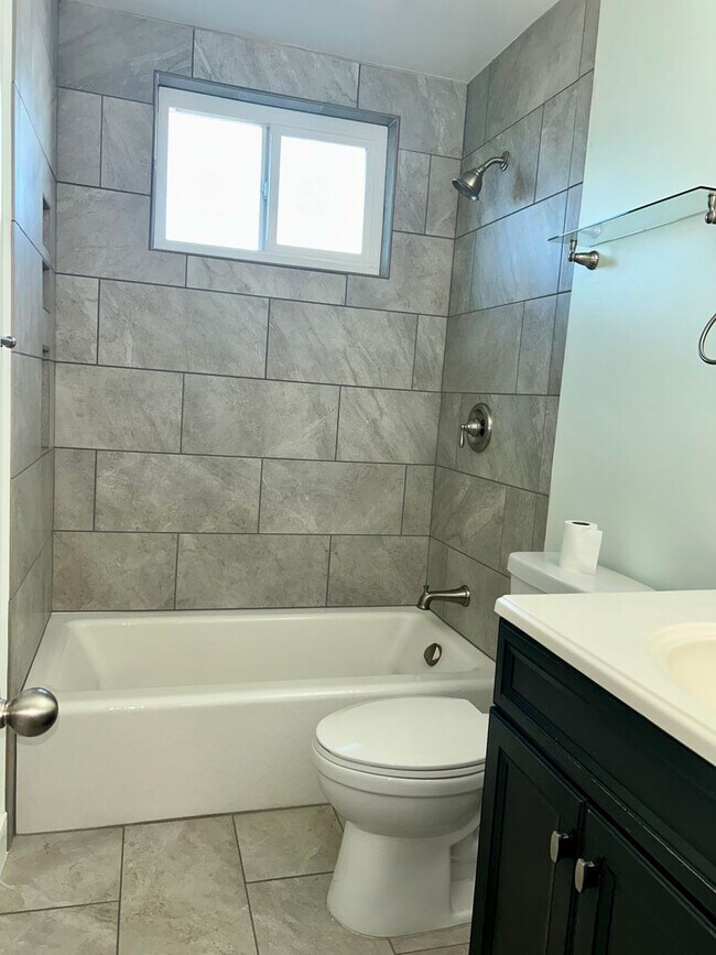 Building Photo - 1028w