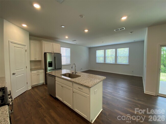 Building Photo - 14057 Lake Home Ln