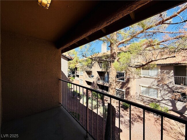 Building Photo - 2750 S Durango Dr