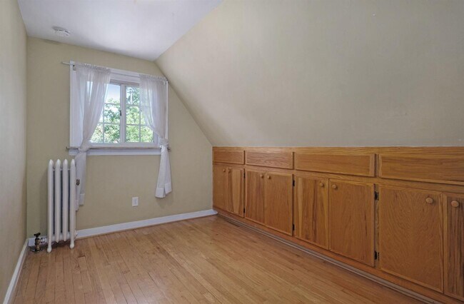 Building Photo - 2065 Chalmers Dr