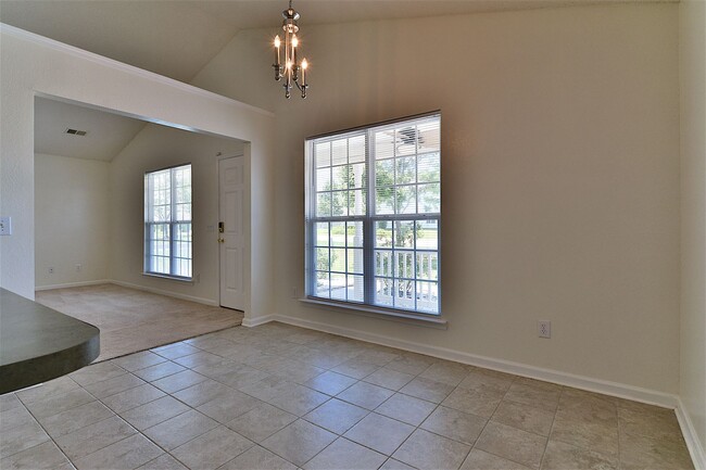 Building Photo - 321 Legend Oaks Dr