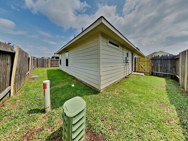 Building Photo - 12623 Mountain Daisy Rd