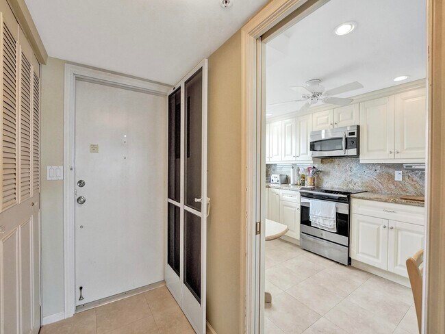 Building Photo - 3300 S Ocean Blvd