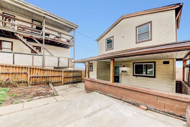 Building Photo - 5 Renwick St