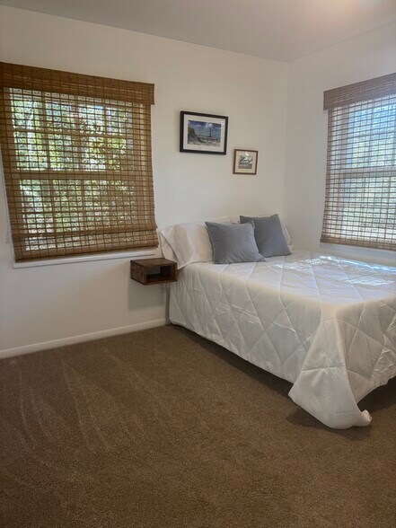 Building Photo - 44 W River Dr