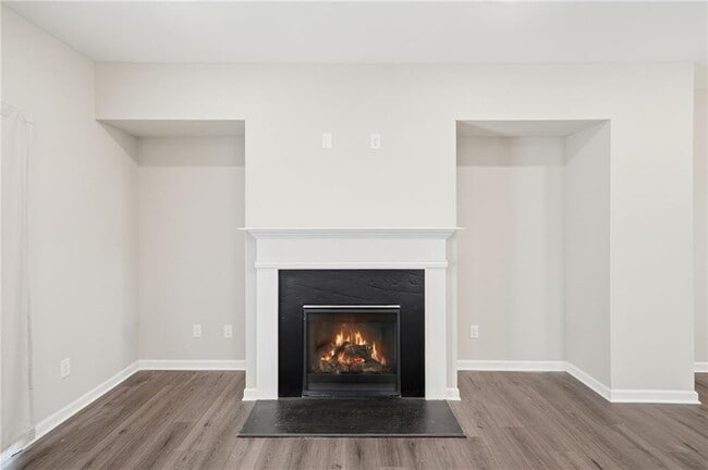 Building Photo - 318 Commons Ave