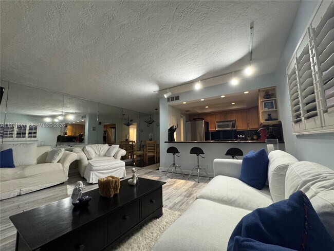 Building Photo - 400 N Surf Rd