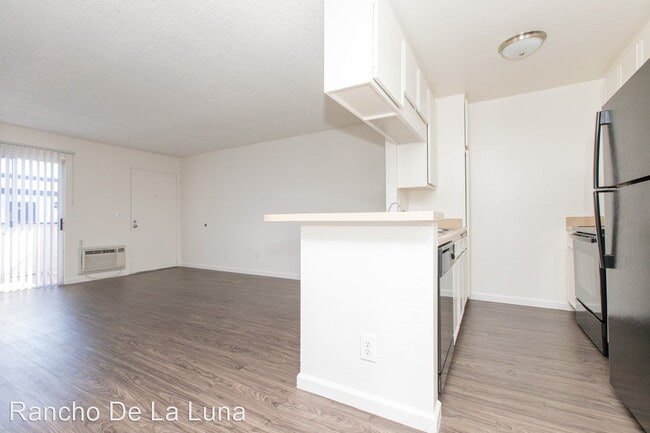 Building Photo - 478 Van Houten Ave