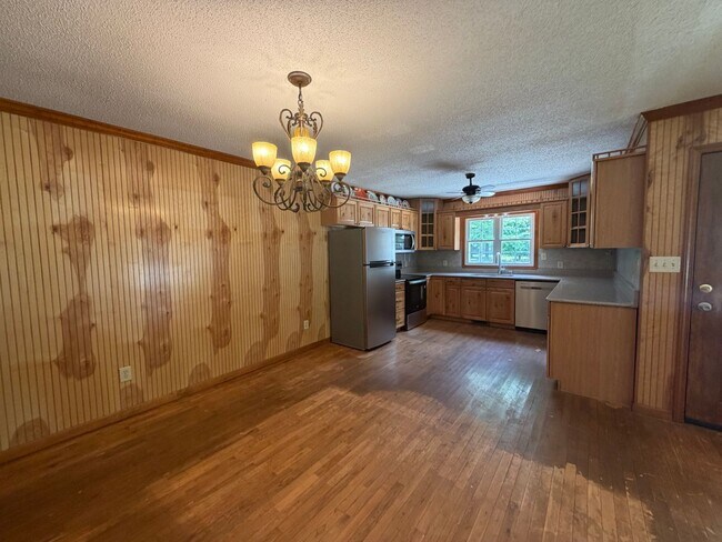 Building Photo - 5126 Hickory Grove Rd